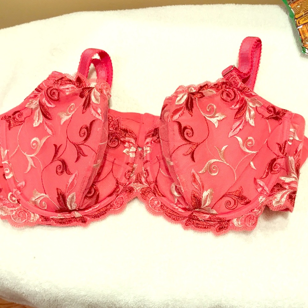 Soma limited edition bra in pink lace